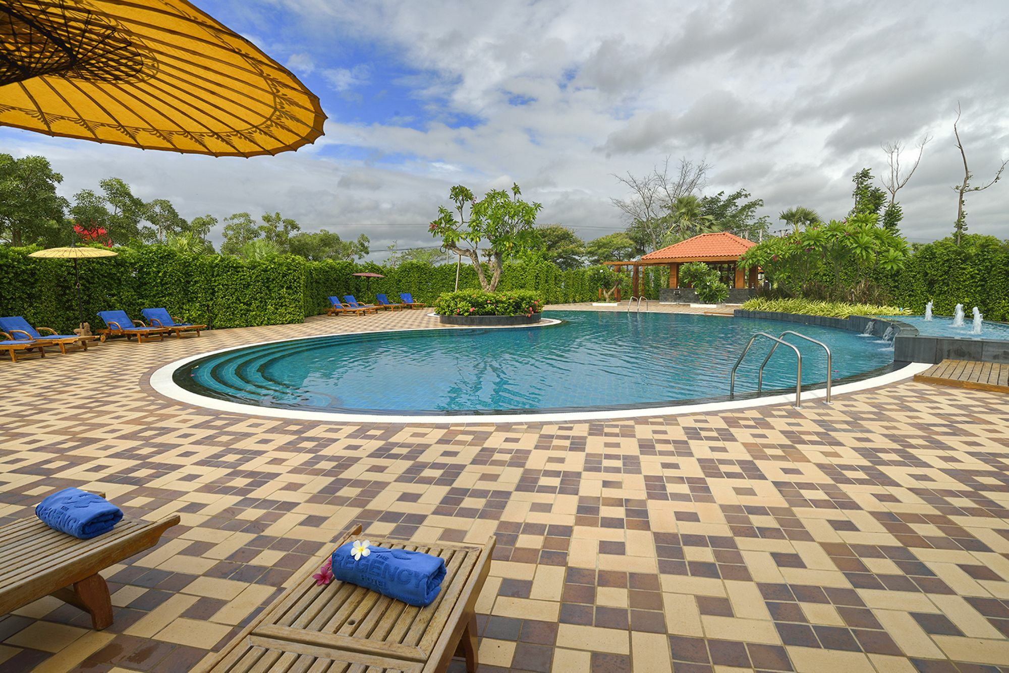 The Regency Hotel Bagan Exterior photo